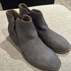 Italeau Foliana Suede Anthracite Booties Sz 42